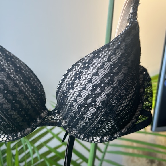 Victoria’s Secret bra 32C - Picture 2 of 2